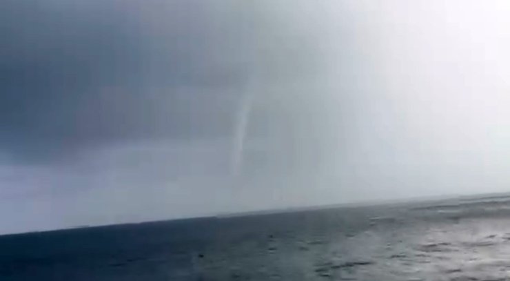 Akdeniz’de oluşan hortum görüntülendi