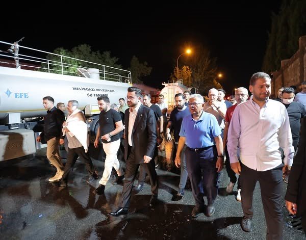 Büyükkılıç, yangın çıkan fabrikada inceleme yaparak geçmiş olsun dileklerini iletti