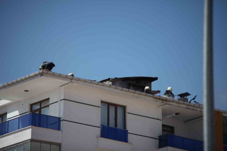 Konya’da 5 katlı apartmanda yangın paniği