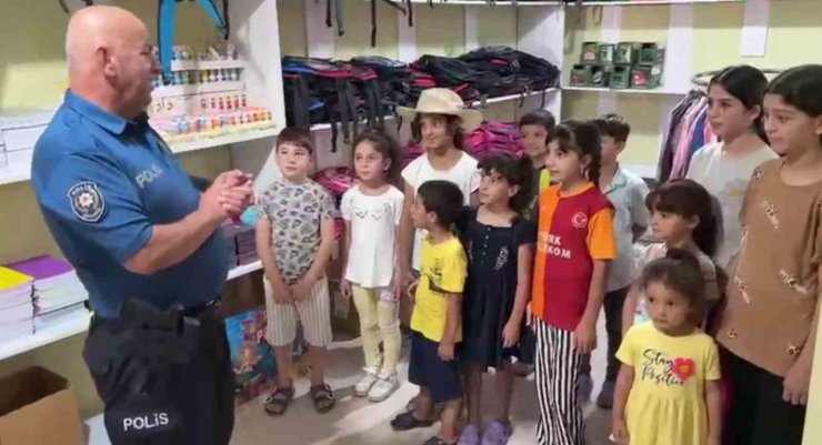 Polis memurunun ’Askıda Kırtasiye’ projesi binlerce çocuğa umut oldu