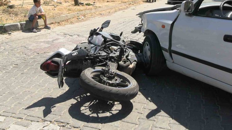 Tavşanlı’da otomobil ile motosikletle çarpıştı: 1 yaralı