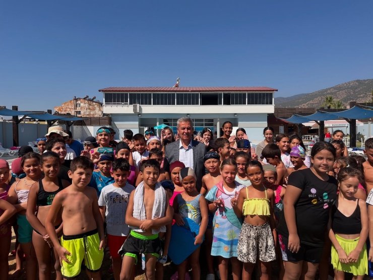 Başkan Erol: "260 çocuğumuza yüzme öğretmenin mutluluğunu yaşıyoruz"