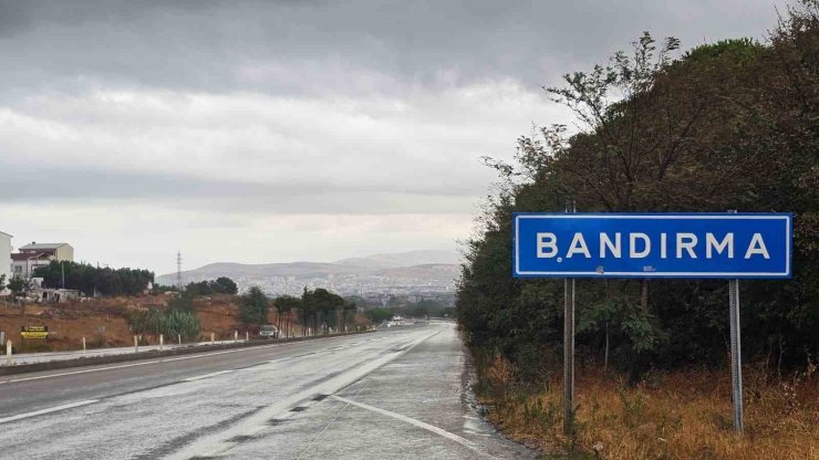 Bandırma’da sabah yağmuru serinlik getirdi