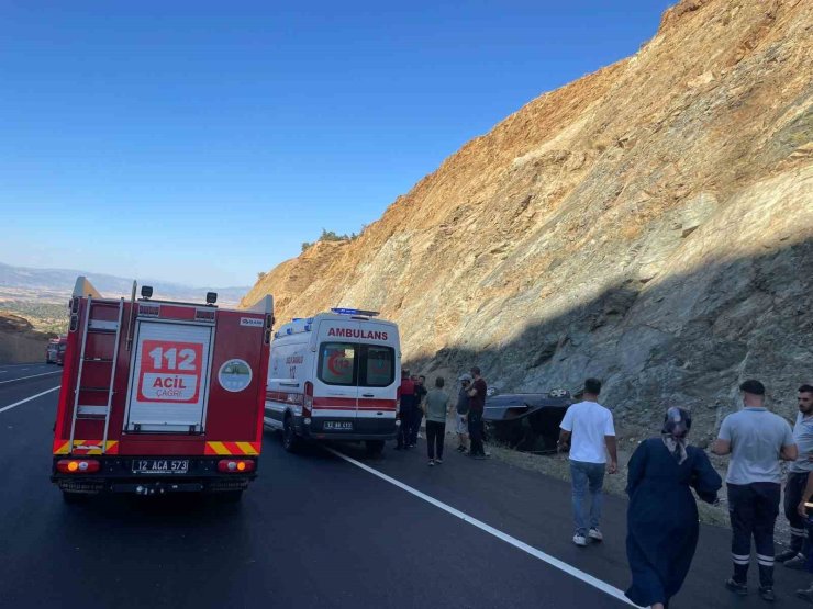 Bingöl’de otomobil takla attı: 3 yaralı
