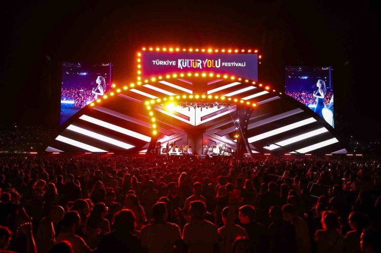 Ebru Yaşar Kayseri’de kulakların pasını sildi