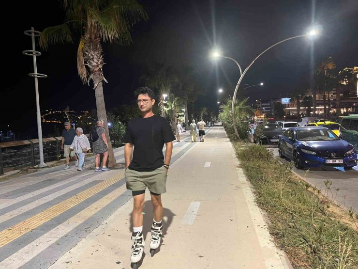 Alanya’da sahilde kaybolan çocuk, patenci Rus kadın sayesinde bulundu