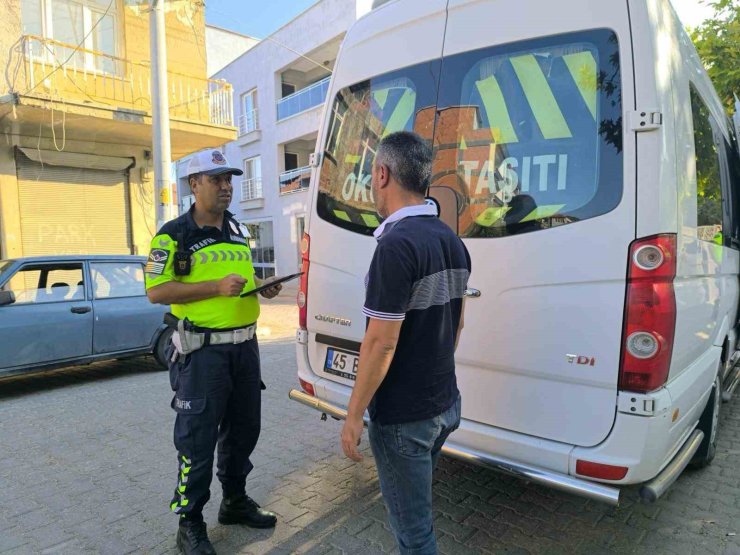 Okulun ilk gününde servislere sıkı denetim