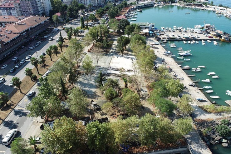 Akçaabat Sahil Parkı’nda ikinci etap çalışmaları devam ediyor