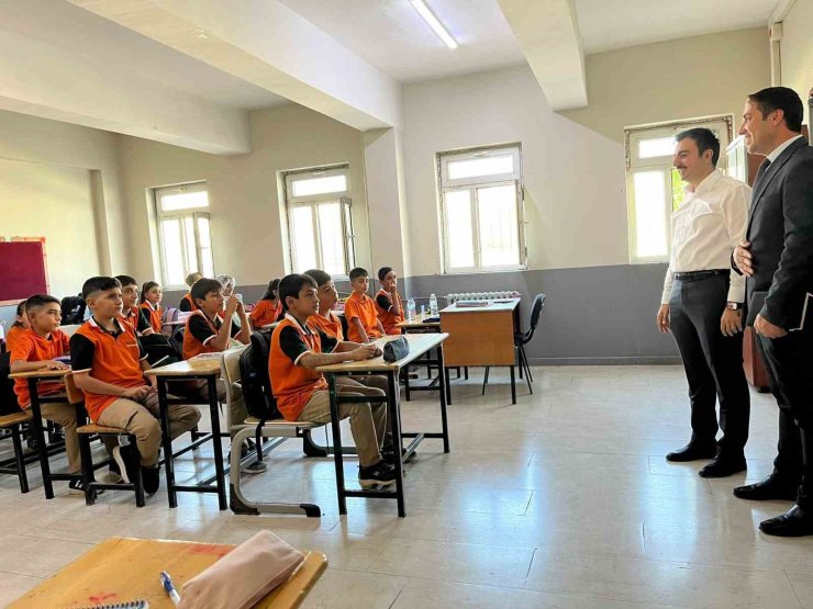 Dicle’de yeni eğitim - öğretim yılının ilk ders zili çaldı