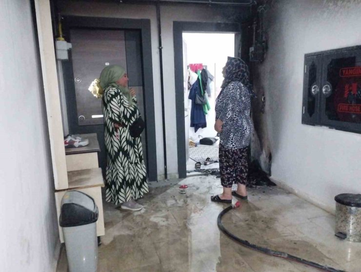Gaziantep’te 5 katlı binada çıkan yangın korkuttu