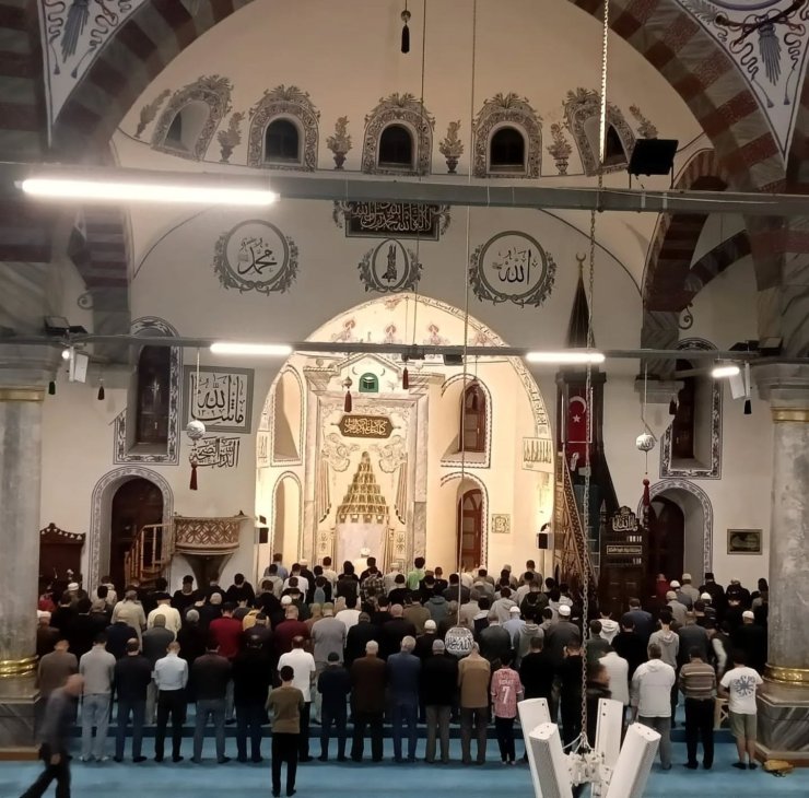 Gençler Mevlid-i Nebi Haftası’nda sabah namazında buluştu