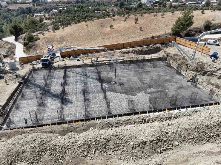 Hatay Büyükşehir Belediyesi, Karlısu Mahallesi’ne çok amaçlı salon inşa ediyor