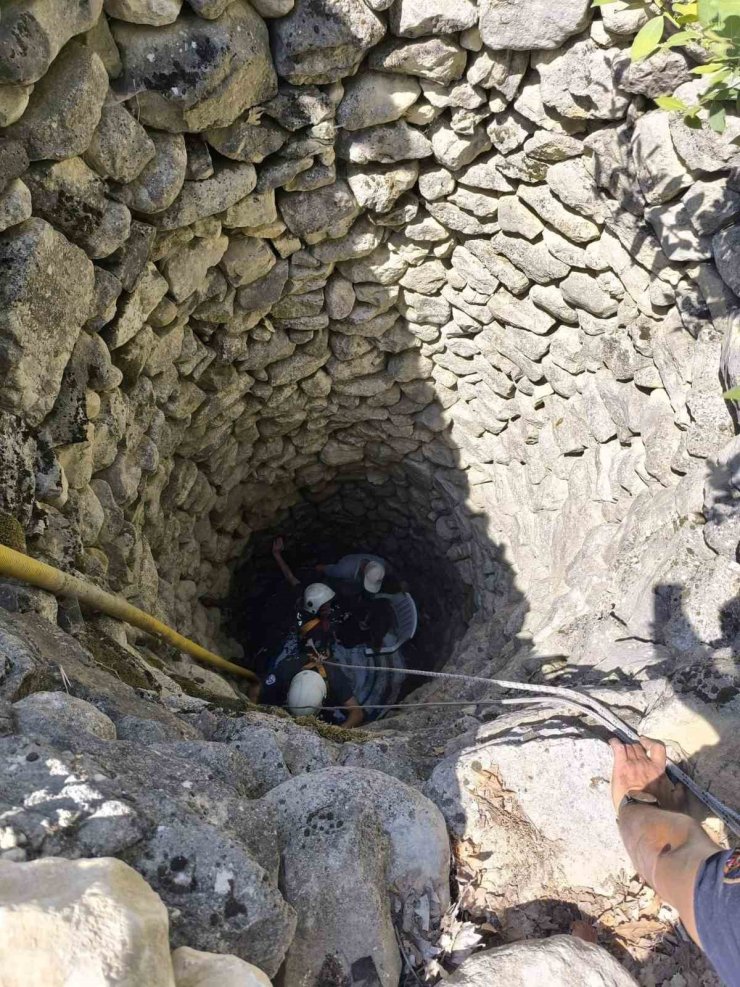 Hatay’da 7 metre derinliğindeki kuyuya düşen kadın kurtarıldı