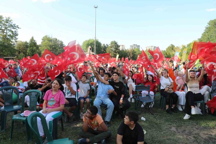 Dev ekranda milli maç heyecanı Kocasinan’da yaşandı