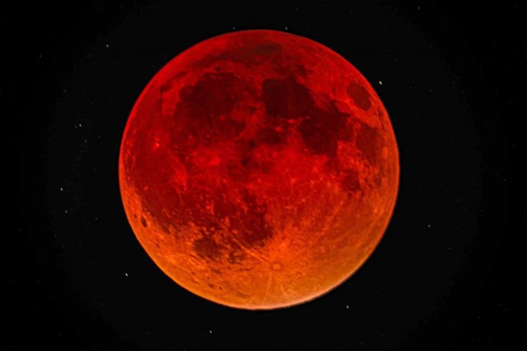 "Kanlı Ay" Bitlis semalarında görüntülendi