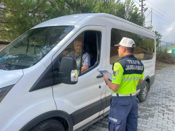 Jandarmadan okul servis araçlarına denetim