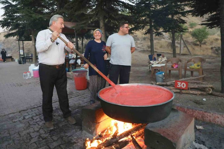 Melikgazi Belediyesi Salça Kaynatma Günleri rekor katılımla sona erdi
