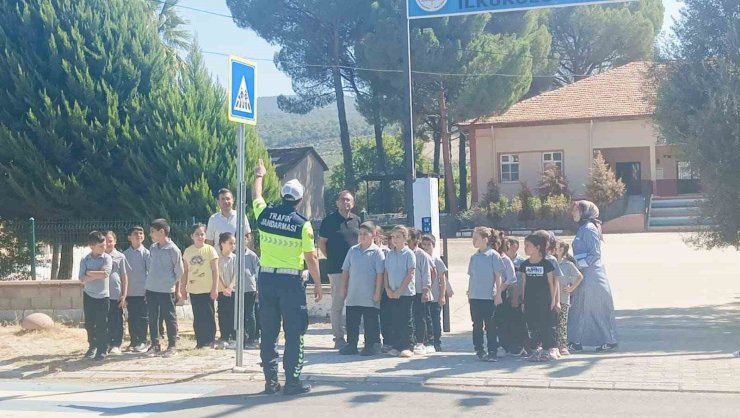 Karacasu’da minik öğrencilere trafik bilinci aşılandı