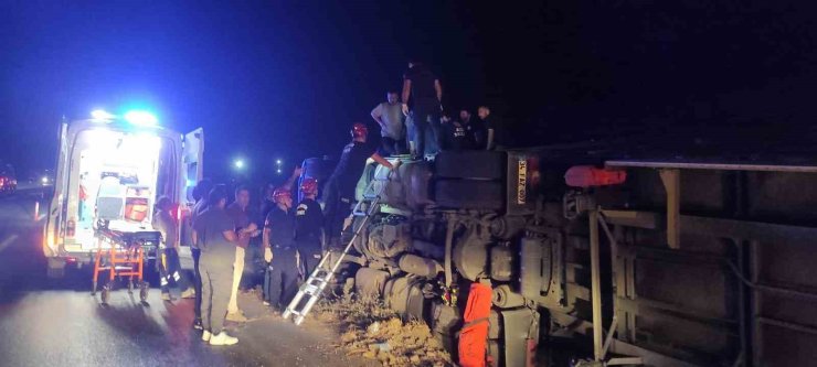 Balıkesir’de tır kazası: Sürücü ekipler tarafından kurtarıldı