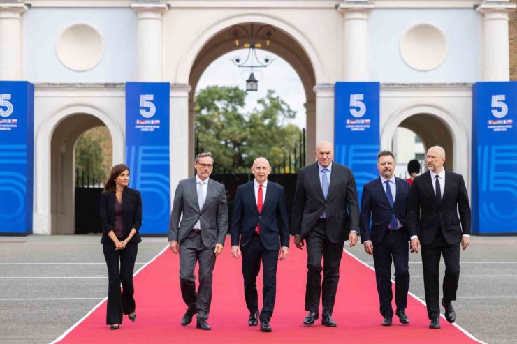 İngiltere Savunma Bakanı Healey: "Putin’in ne yaptığını görüyoruz, bizi yine test ediyor"