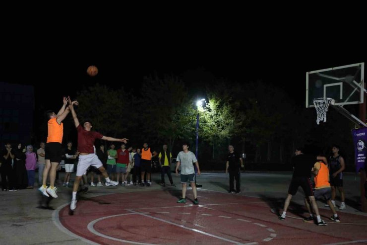 Sokak basketbolunda kupalar sahiplerini buldu