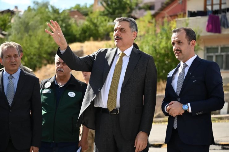 Vali Çiftçi, İspir’de heyelan bölgesinde incelemelerde bulundu