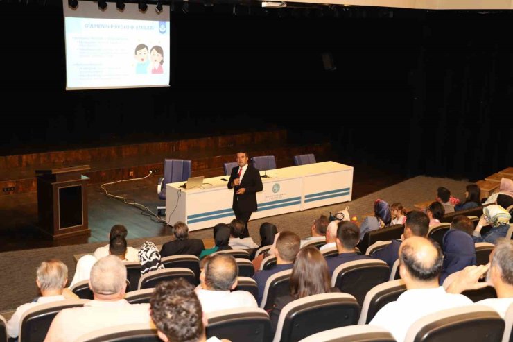 Evliliklerde ufak tebessümler, büyük farklar oluşturuyor