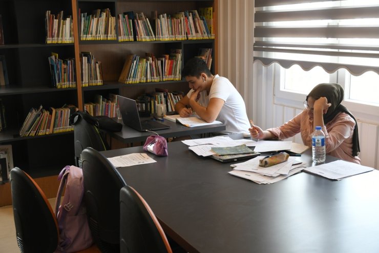 Öğrencilerin bu yıl da gözdesi Kütüphane ve Kitap Kafe olacak