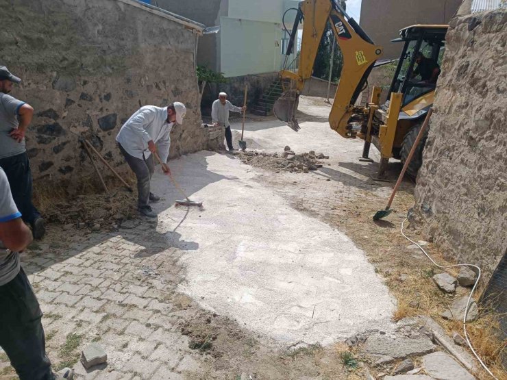 Bünyan Belediyesi’nden ilçede yol ve parke çalışmaları
