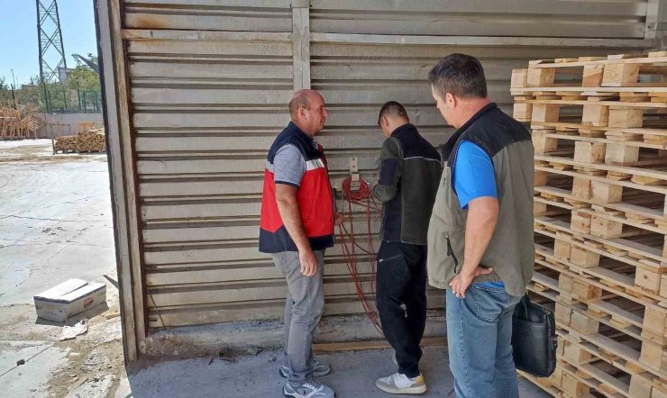 Kütahya’da ahşap palet üretimi yapan işletmeler denetlendi