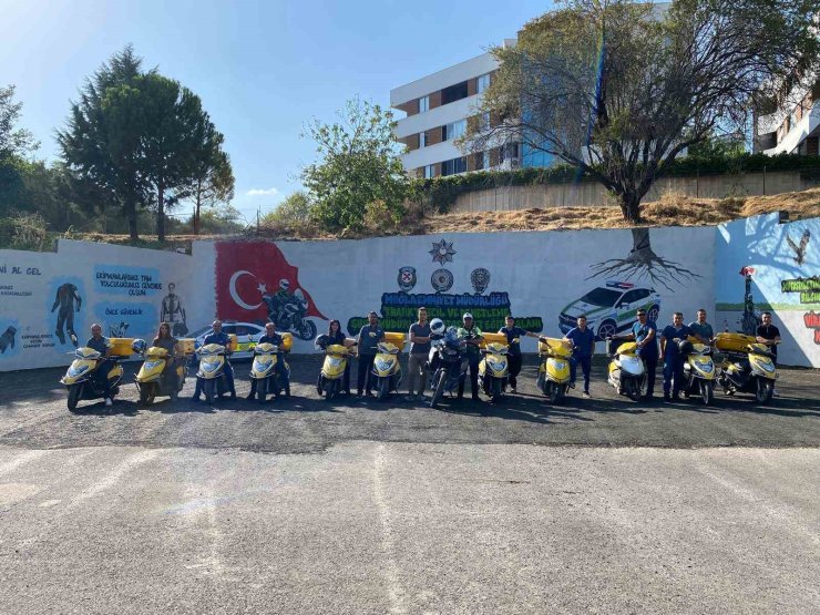 Muğla’da motosikletli kuryelere güvenli sürüş eğitimi verildi