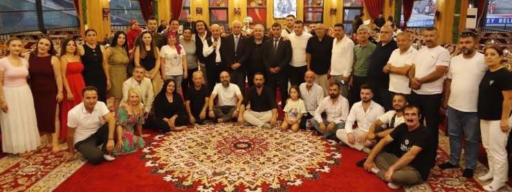 Müzisyen ve sanatçılardan kardeşlik mesajı