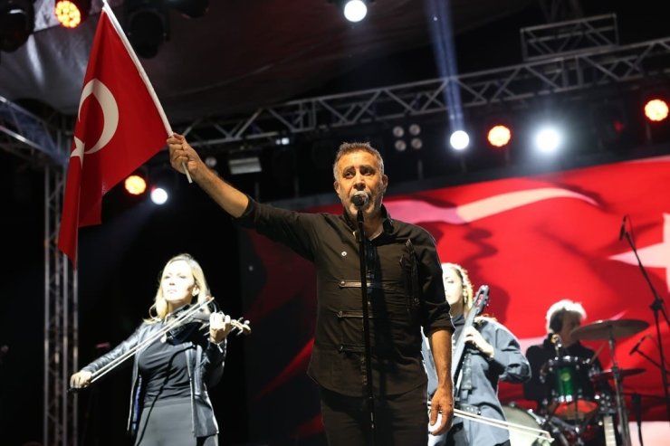 Çivril’de festival coşkusu Haluk Levent ile doğruya ulaştı