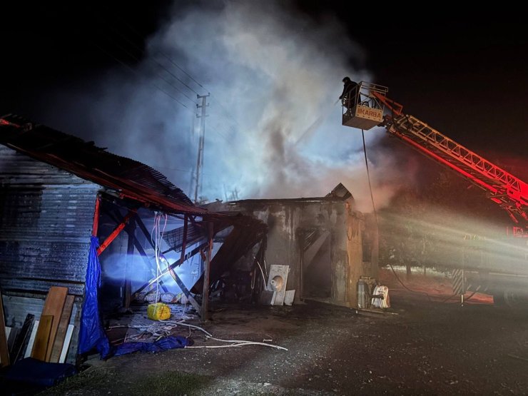 Erzincan’da müştemilat alevlere teslim oldu