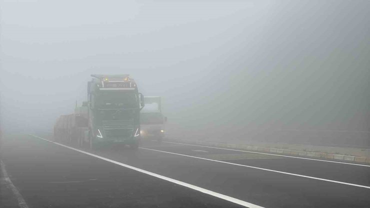 Bolu Dağı sisle kaplandı, görüş mesafesi 20 metreye düştü