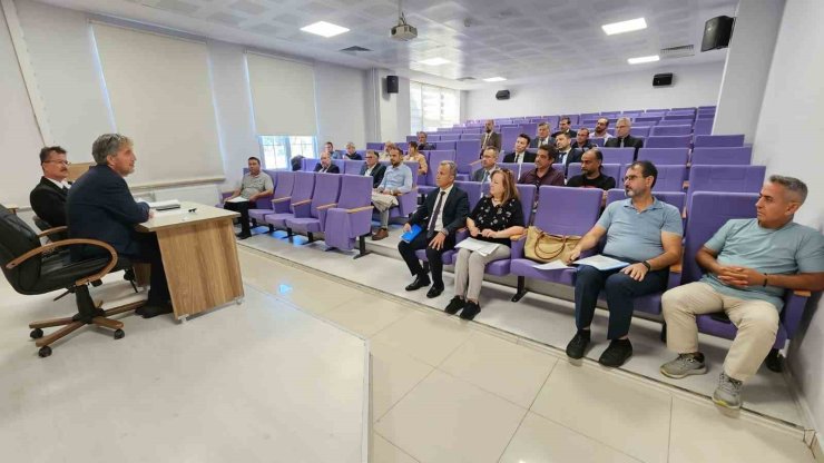 Müdür Yılmaz okul müdürleri ve koordinatör öğretmenlerle buluştu