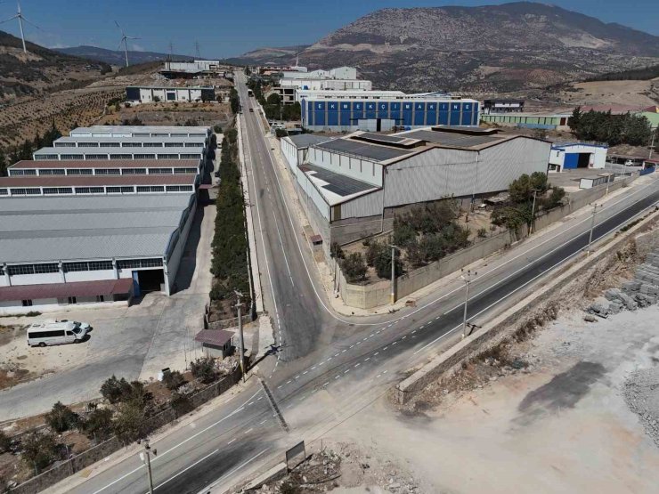 Hatay Büyükşehir Belediyesi, Antakya OSB’de yolları asfaltladı