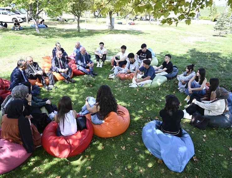 Uşak Üniversitesi yeni kayıt yaptıran öğrencilere kampüsü tanıttı