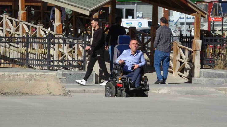 Bayburt’ta ehliyetsiz sürücü engelli vatandaşa çarpıp kaçtı: "Sadece ben değil, insanlık ve vicdan da yaralandı"