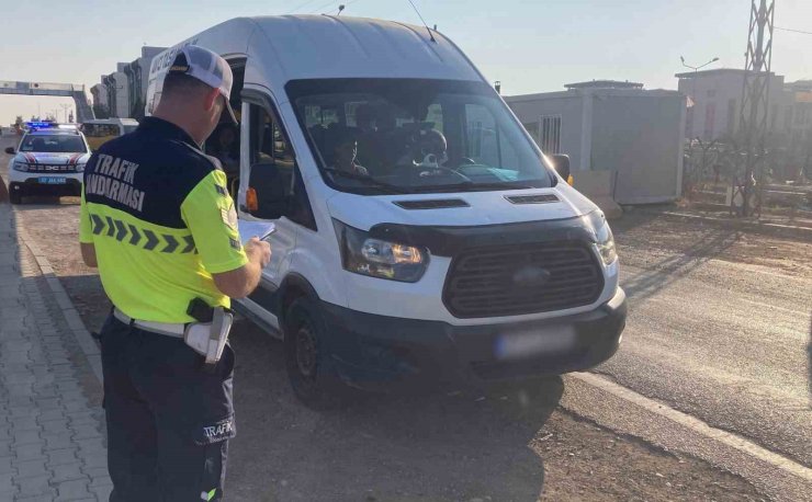 Jandarmadan 534 okul önü-çevresi ile servis araçlarına yönelik uygulama