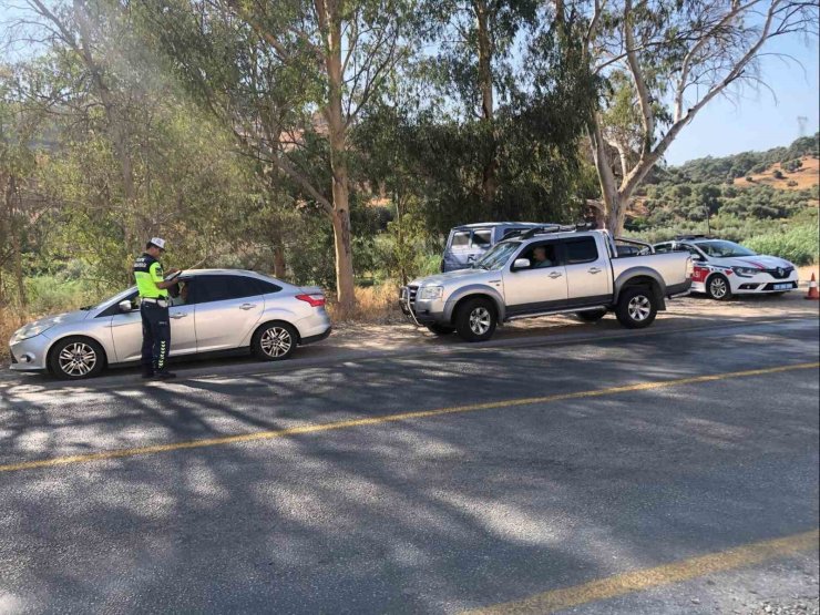 Jandarmadan Köşk’te yol kontrolü