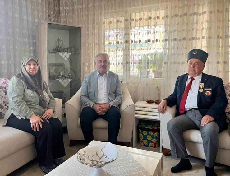 Kaymakam Akça gazileri yalnız bırakmadı