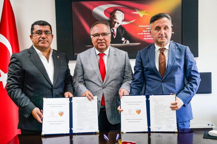 Kayserispor’dan öğrencilere kombine jesti