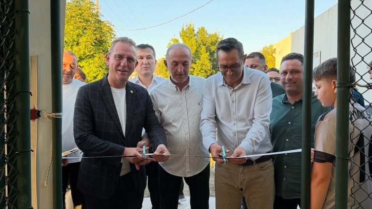 Tavşanlı’da yenilenen Moymul Spor Kulübü Kapalı Halı Sahası hizmete açıldı