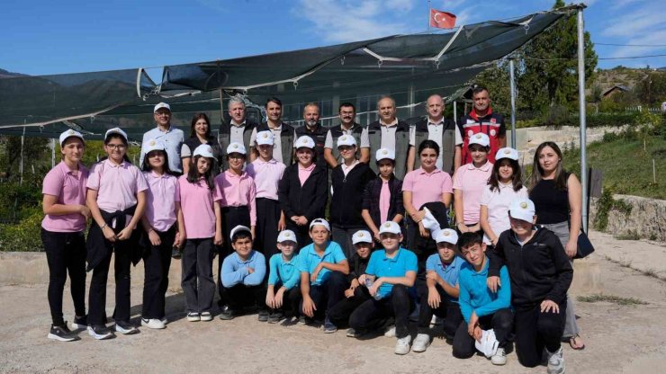 Artvin’de öğrencilere fidan üretimi anlatıldı