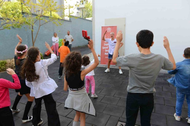 Nilüfer Belediyesi’nden engelli bireylere özel zumba etkinliği