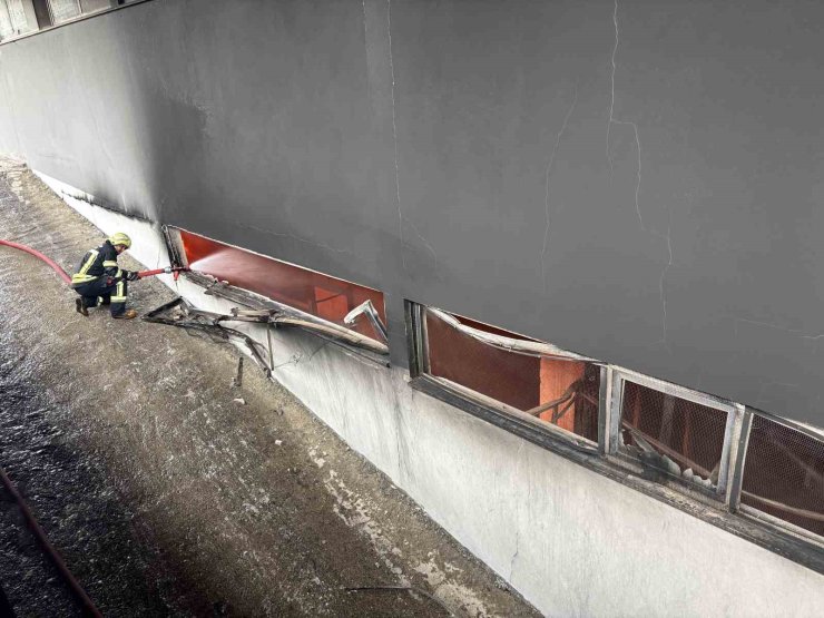 Trabzon’da AVM’deki yangın büyük ölçüde kontrol altına alındı