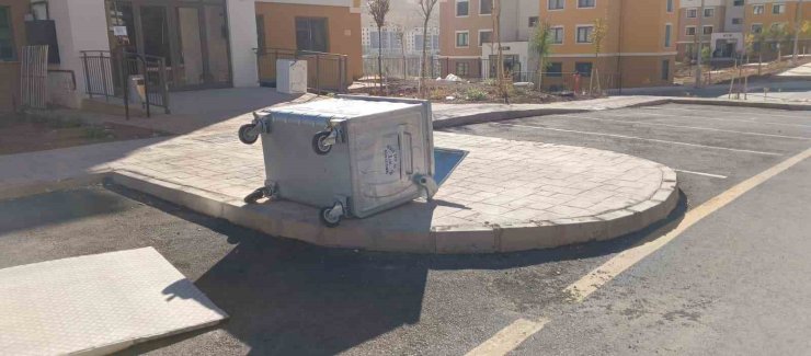 Gölbaşı’nda şiddetli rüzgar hayatı olumsuz etkiledi