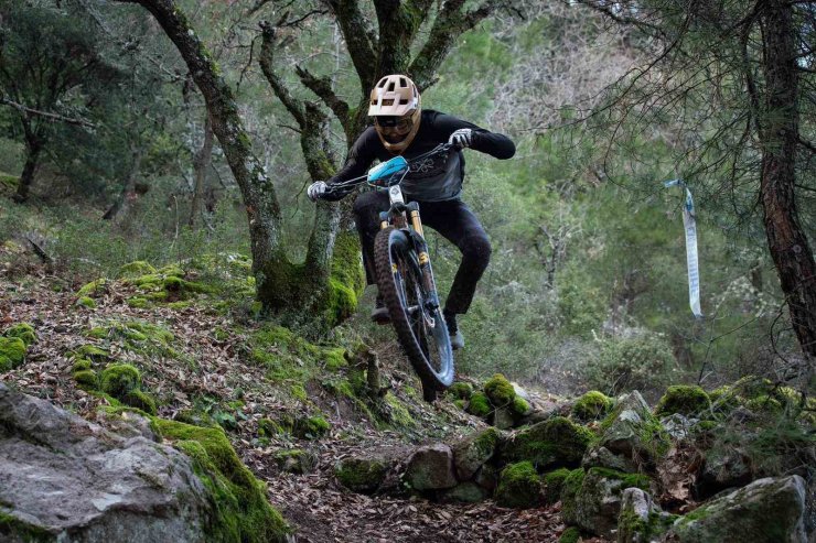 Zorlu parkurları bisikletiyle böyle aşıyor...Balkan Şampiyonası’nda Türkiye’yi temsil edecek