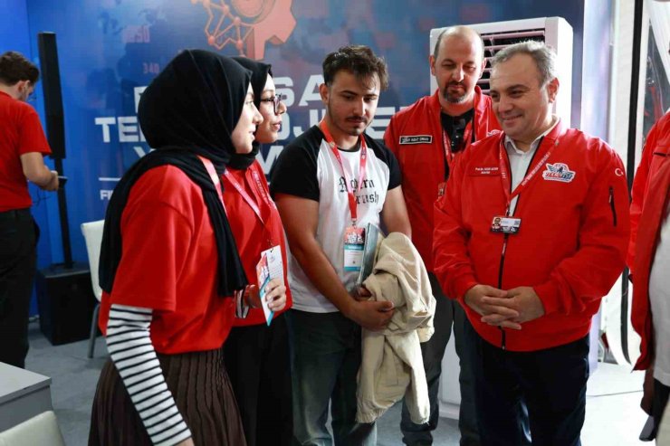 Rektör Altun, TEKNOFEST’te teknoloji tutkunları ile buluştu